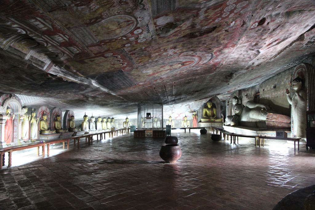 Resultado de imagem para dambulla cave temple dambulla, sri lanka
